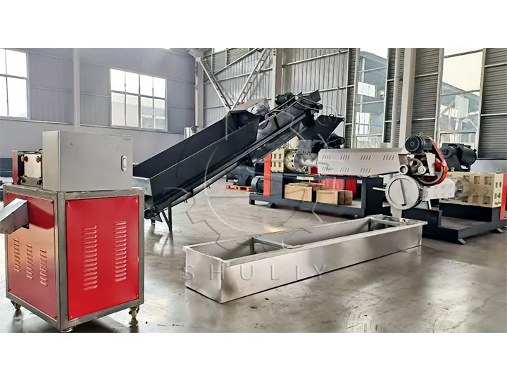 conveyor belt in pelletizing plant