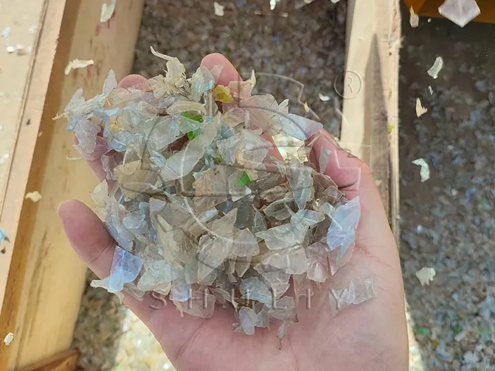 乾燥後のプラスチック片