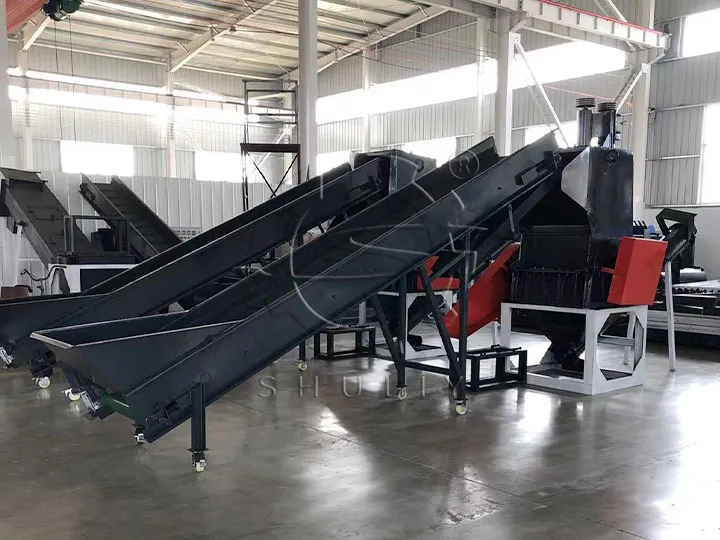 plastic crusher and convoyer belt