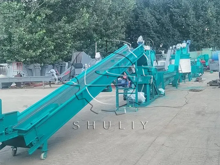 آلات إعادة تدوير زجاجات Shuliy PET في المصنع