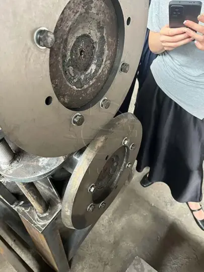 blades of the tire strip cutting machine