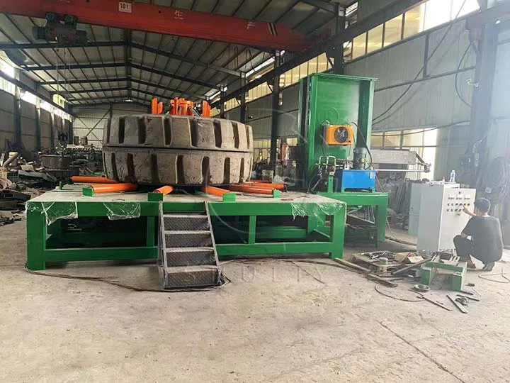 tire dismantling machine working