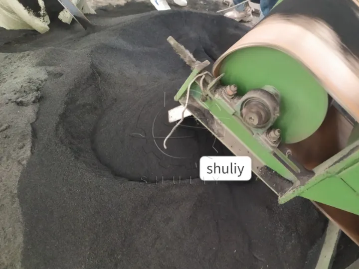 Rubber cracker mill producing clean high‑quality recycled rubber powder